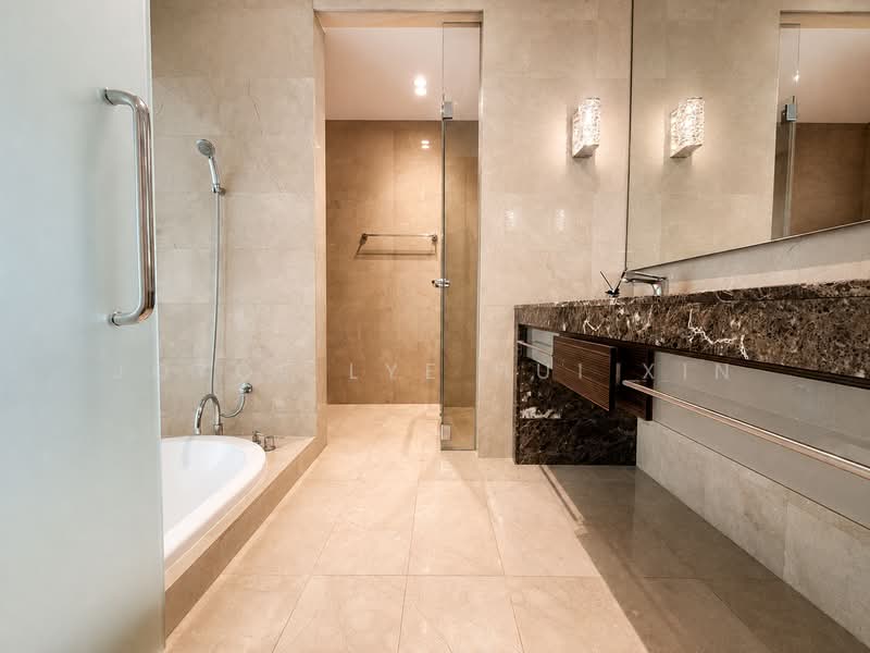SUPER CHEAP FREEHOLD 4 BEDROOMS UNBLOCKED GCB VIEW D10 FOR SALE!, GRANGE GARDEN, 4 Bedrooms, 2,282 sqft, Condominium For Sale, by Joyce Lye Hui Xin, 500231246 - Bathroom - PropertyGuru.com.sg