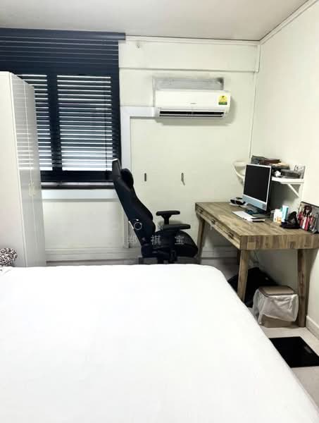 9 Lorong 7 Toa Payoh, 9 Lorong 7 Toa Payoh, 2 Bedrooms, 710 sqft, HDB Flat For Sale, by Brandon Zheng 郑祺宝, 500231250 - Bedroom - PropertyGuru.com.sg