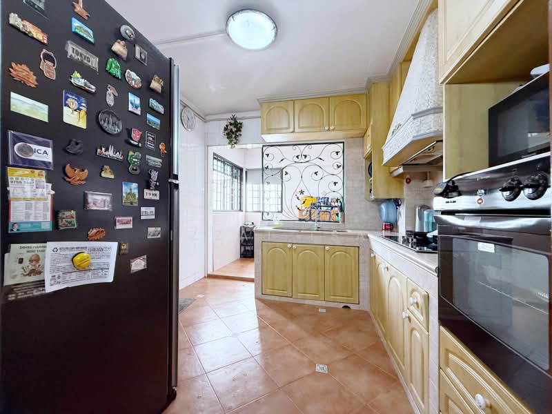 300 Canberra Road, 300 Canberra Road, 3 Bedrooms, 1,292 sqft, HDB Flat For Sale, by Izzat Isa, 500231257 - Kitchen - PropertyGuru.com.sg