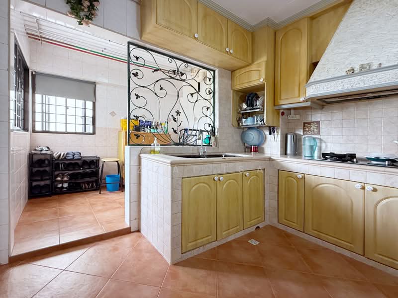 300 Canberra Road, 300 Canberra Road, 3 Bedrooms, 1,292 sqft, HDB Flat For Sale, by Izzat Isa, 500231257 - Kitchen - PropertyGuru.com.sg