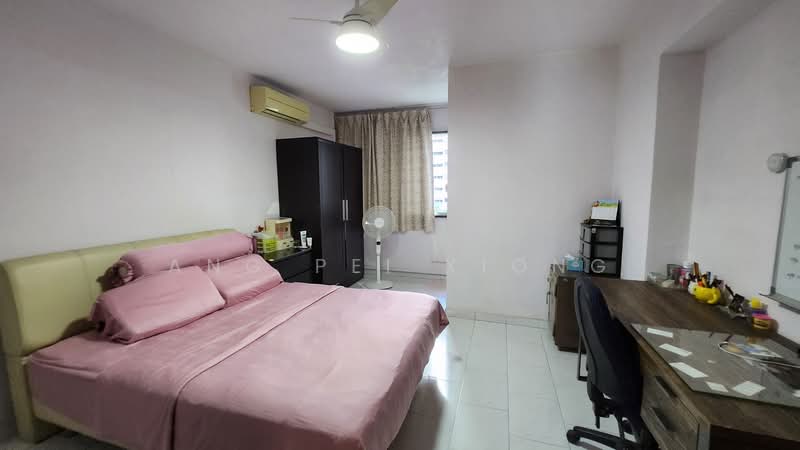 486 Pasir Ris Drive 4, 486 Pasir Ris Drive 4, 4 Bedrooms, 1,333 sqft, HDB Flat For Sale, by Ang Pei Xiong, 500231260 - Bedroom - PropertyGuru.com.sg