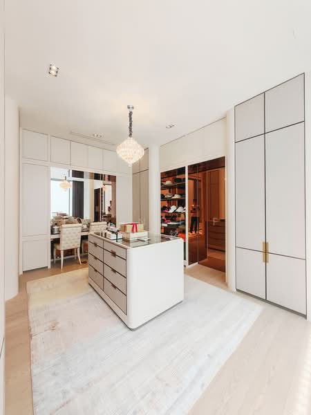Oxley Residence, 51A Oxley Road, Orchard / River Valley, 5 Bedrooms, 8,966 sqft, Condominium For Sale, by Clarence Foo 符策铭, 500231278 - Master Bedroom Wardrobe - PropertyGuru.com.sg