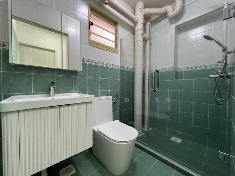 116 Edgefield Plains, 116 Edgefield Plains, 4 Bedrooms, 1,399 sqft, HDB Flat For Rent, by Desmond Tan, 500231291 - Bathroom - PropertyGuru.com.sg