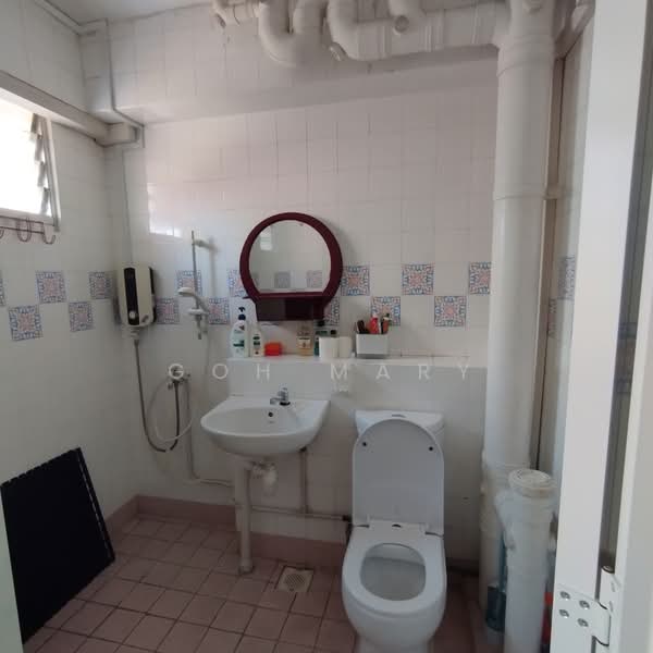 435 Choa Chu Kang Avenue 4, 435 Choa Chu Kang Avenue 4, 4 Bedrooms, 1,119 sqft, HDB Flat For Sale, by Goh Mary, 500231310 - Bathroom - PropertyGuru.com.sg