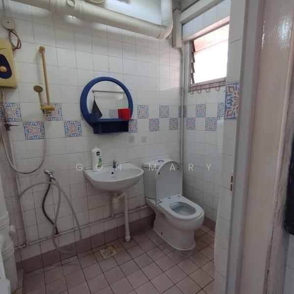 435 Choa Chu Kang Avenue 4, 435 Choa Chu Kang Avenue 4, 4 Bedrooms, 1,119 sqft, HDB Flat For Sale, by Goh Mary, 500231310 - Bathroom - PropertyGuru.com.sg