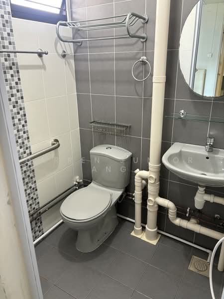 69 Bedok South Avenue 3, 69 Bedok South Avenue 3, 2 Bedrooms, 67 sqft, HDB Flat For Rent, by Darren Junior Ang, 500231318 - Bathroom - PropertyGuru.com.sg