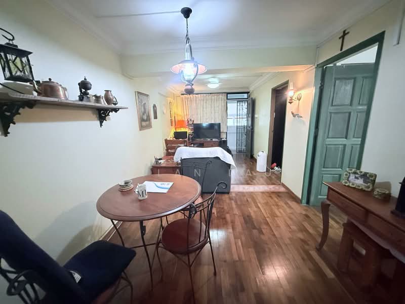 12 Holland Avenue, 12 Holland Avenue, 2 Bedrooms, 700 sqft, HDB Flat For Sale, by Allan Lau, 500231325 - Living Room - PropertyGuru.com.sg
