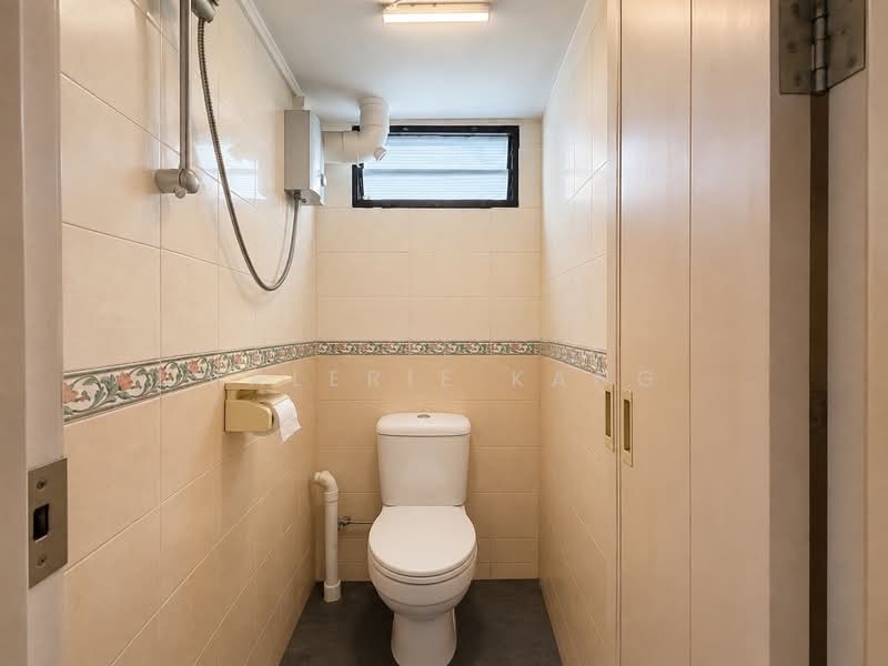 215 Boon Lay Place, 215 Boon Lay Place, 3 Bedrooms, 710 sqft, HDB Flat For Sale, by Valerie Kang, 500231328 - Bathroom - PropertyGuru.com.sg