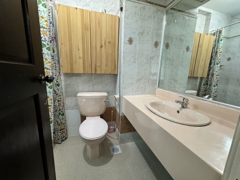 Hume Park I, 3 Hume Avenue, 2 Bedrooms, 904 sqft, Condominium For Sale, by Jacqueline Tan, 500231330 - Bathroom - PropertyGuru.com.sg