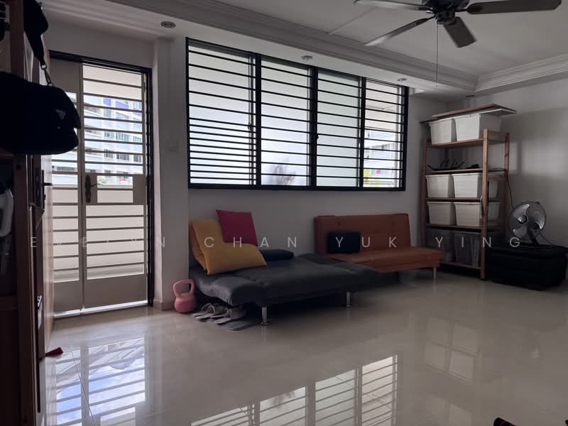 130 Bishan Street 12, 130 Bishan Street 12, 3 Bedrooms, 904 sqft, HDB Flat For Sale, by Evelyn Chan Yuk Ying, 500231341 - Living Room - PropertyGuru.com.sg