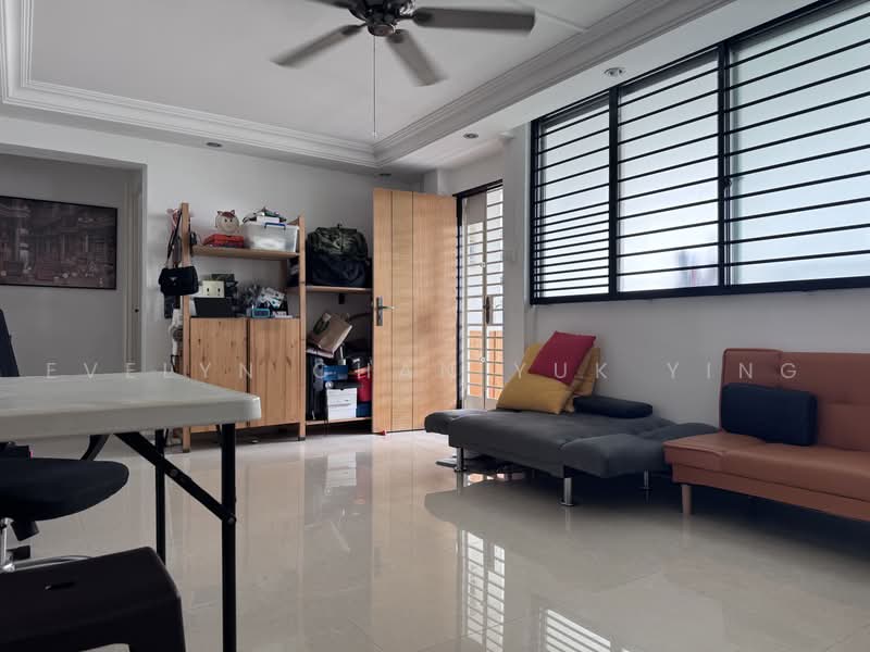 130 Bishan Street 12, 130 Bishan Street 12, 3 Bedrooms, 904 sqft, HDB Flat For Sale, by Evelyn Chan Yuk Ying, 500231341 - Living Room - PropertyGuru.com.sg