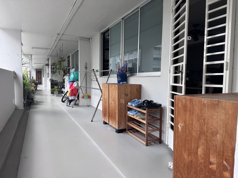 130 Bishan Street 12, 130 Bishan Street 12, 3 Bedrooms, 904 sqft, HDB Flat For Sale, by Evelyn Chan Yuk Ying, 500231341 - Corridor - PropertyGuru.com.sg
