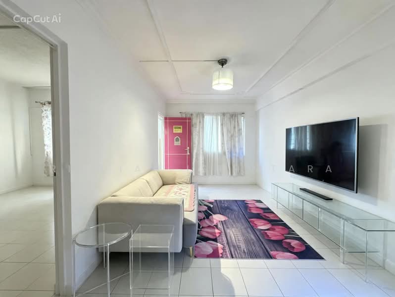 411 Bukit Batok West Avenue 4, 411 Bukit Batok West Avenue 4, 2 Bedrooms, 786 sqft, HDB Flat For Sale, by Risdian Isbintara, 500231342 - Living Room - PropertyGuru.com.sg