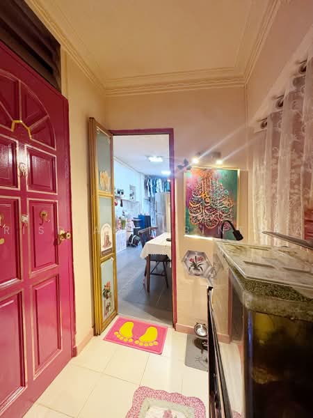 411 Bukit Batok West Avenue 4, 411 Bukit Batok West Avenue 4, 2 Bedrooms, 786 sqft, HDB Flat For Sale, by Risdian Isbintara, 500231342 - Entrance - PropertyGuru.com.sg
