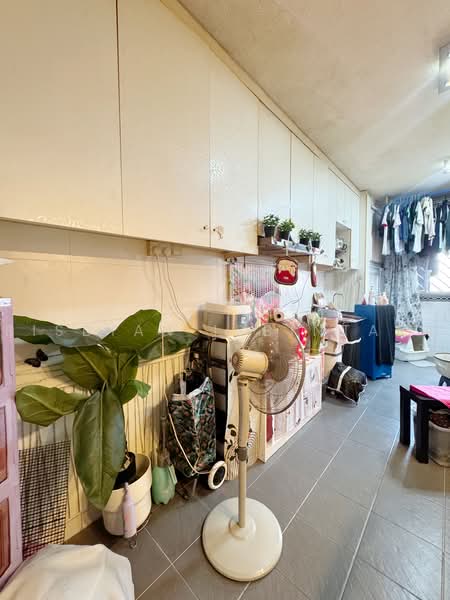 411 Bukit Batok West Avenue 4, 411 Bukit Batok West Avenue 4, 2 Bedrooms, 786 sqft, HDB Flat For Sale, by Risdian Isbintara, 500231342 - Interior - PropertyGuru.com.sg