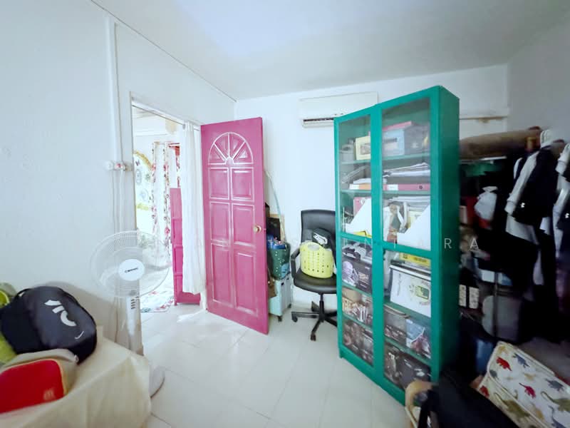 411 Bukit Batok West Avenue 4, 411 Bukit Batok West Avenue 4, 2 Bedrooms, 786 sqft, HDB Flat For Sale, by Risdian Isbintara, 500231342 - Interior - PropertyGuru.com.sg