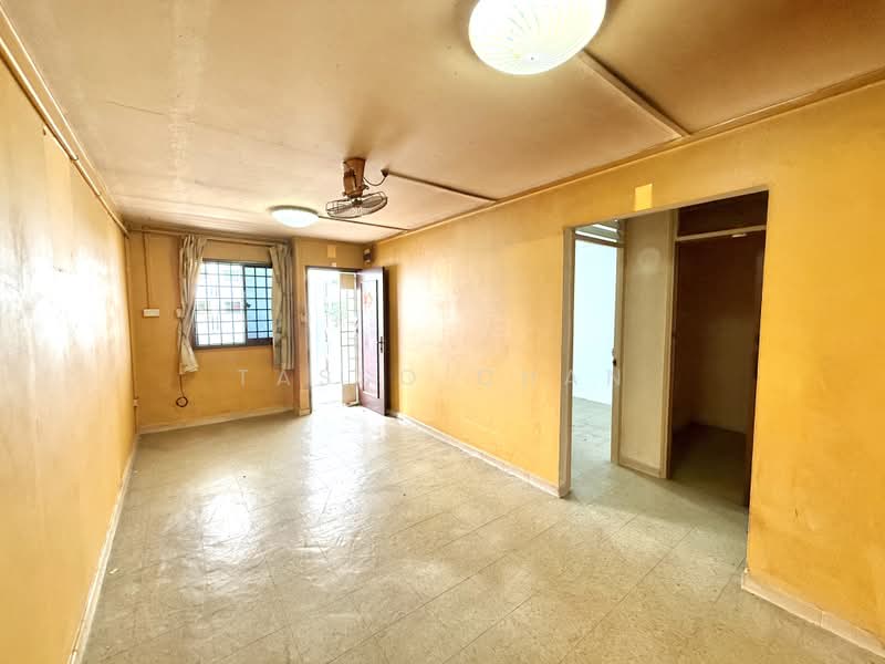 136 Yishun Ring Road, 136 Yishun Ring Road, 2 Bedrooms, 732 sqft, HDB Flat For Sale, by Tasso Chan, 500231353 - Living Room - PropertyGuru.com.sg
