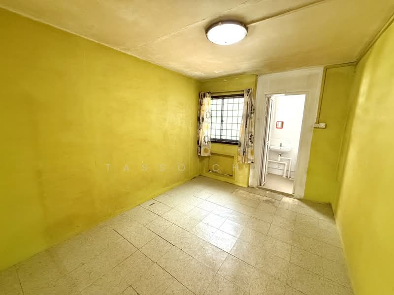 136 Yishun Ring Road, 136 Yishun Ring Road, 2 Bedrooms, 732 sqft, HDB Flat For Sale, by Tasso Chan, 500231353 - Master Bedroom - PropertyGuru.com.sg