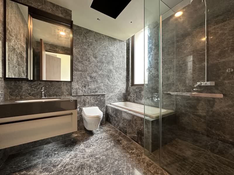Super Cheap Rare 3 Bedrooms District 10, Holland Grove, Tanglin / Holland / Bukit Timah, 3 Bedrooms, 1,421 sqft, Condominium For Sale, by Steve Tan, 500231360 - Bathroom - PropertyGuru.com.sg