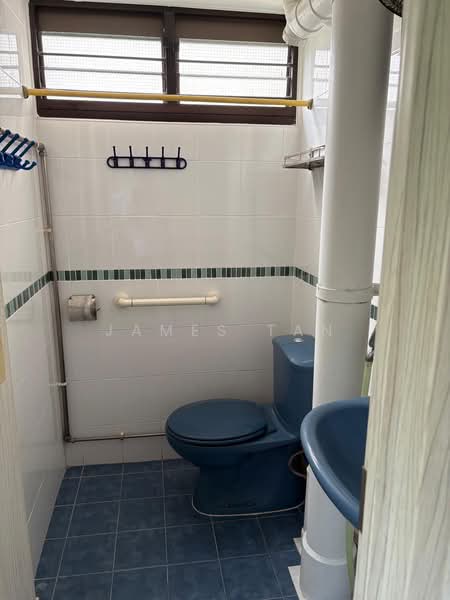 428 Clementi Avenue 3, 428 Clementi Avenue 3, 2 Bedrooms, 882 sqft, HDB Flat For Rent, by James Tan, 500231363 - Bathroom - PropertyGuru.com.sg
