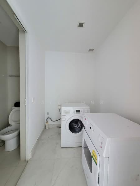 Altez, 16 Enggor Street, 3 Bedrooms, 1,561 sqft, Condominium For Sale, by Sally Ong, 500231384 - Bathroom - PropertyGuru.com.sg