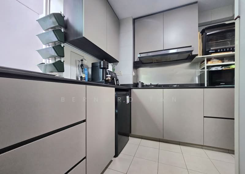 Baywater, 806 Bedok Reservoir Road, 2 Bedrooms, 1,033 sqft, Condominium For Sale, by Bernard Tan, 500231388 - Kitchen - PropertyGuru.com.sg