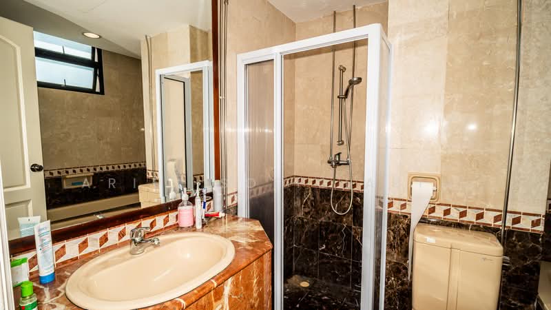 The Park Vale, 2 Park Vale, 3 Bedrooms, 1,410 sqft, Condominium For Rent, by Ariel Soeigiarto, 500231395 - Bathroom - PropertyGuru.com.sg