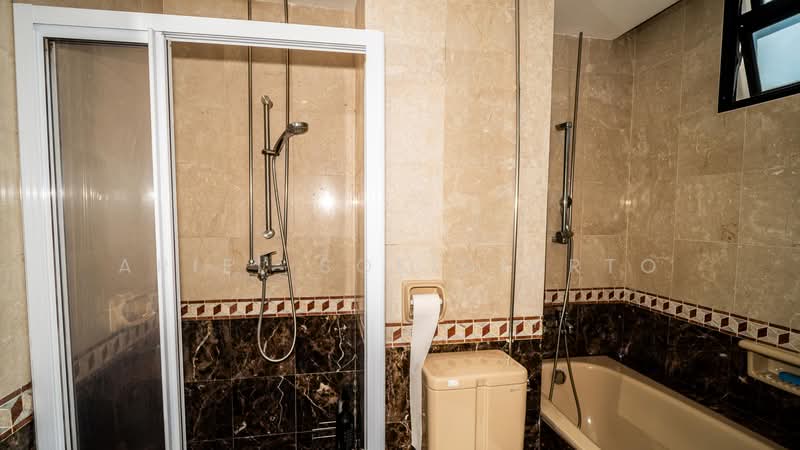 The Park Vale, 2 Park Vale, 3 Bedrooms, 1,410 sqft, Condominium For Rent, by Ariel Soeigiarto, 500231395 - Bathroom - PropertyGuru.com.sg