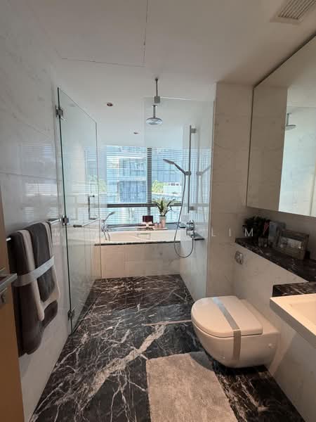 One Shenton, 1 Shenton Way, 4 Bedrooms, 5,350 sqft, Condominium For Sale, by Matthew Lim, 500231402 - Bathroom - PropertyGuru.com.sg