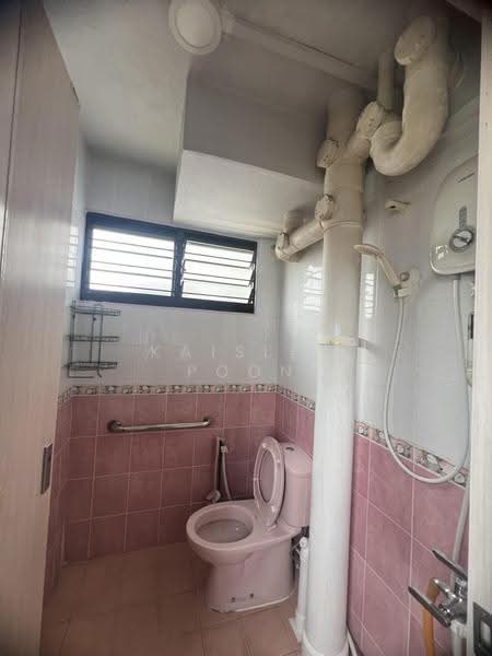202 Marsiling Drive, 202 Marsiling Drive, Admiralty / Woodlands, 2 Bedrooms, 734 sqft, HDB Flat For Rent, by Kaisley Poon, 500231404 - Bathroom - PropertyGuru.com.sg