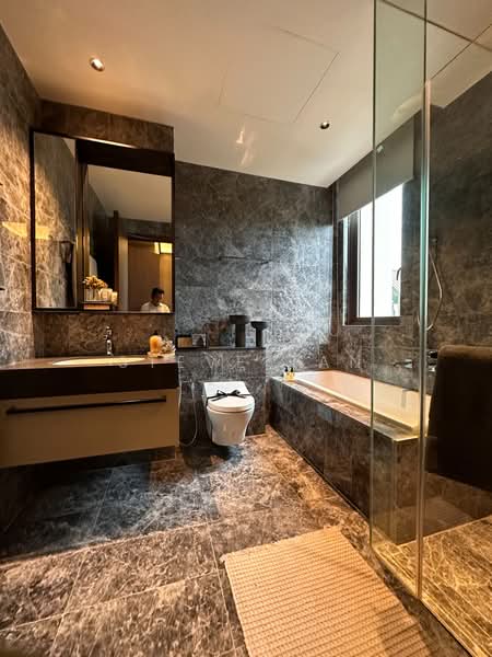 Super Cheap Rare 4 Bedrooms District 10, Tanglin / Holland / Bukit Timah, 4 Bedrooms, 3,068 sqft, Condominium For Sale, by Steve Tan, 500231411 - Bathroom - PropertyGuru.com.sg