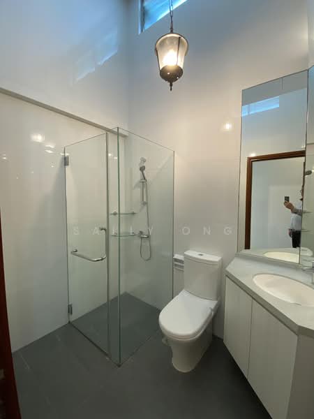 Gentle Villas, Gentle Drive, 5 Bedrooms, 2,900 sqft, Semi-Detached House For Sale, by Sally Ong, 500231416 - Bathroom - PropertyGuru.com.sg