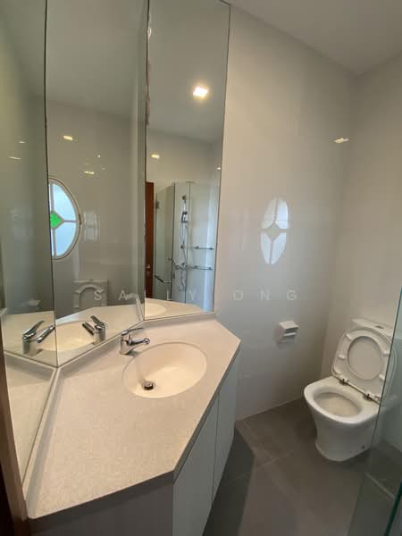 Gentle Villas, Gentle Drive, 5 Bedrooms, 2,900 sqft, Semi-Detached House For Sale, by Sally Ong, 500231416 - Bathroom - PropertyGuru.com.sg