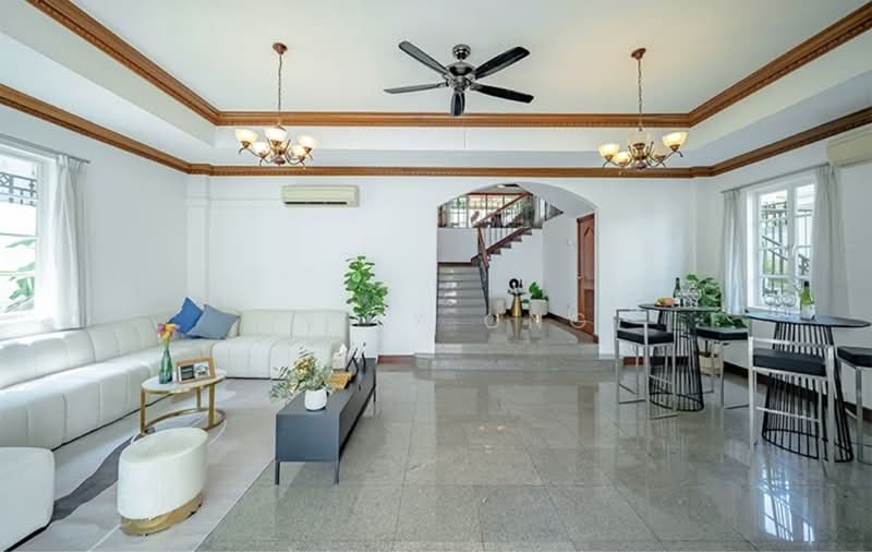 Gentle Villas, Gentle Drive, 5 Bedrooms, 2,900 sqft, Semi-Detached House For Sale, by Sally Ong, 500231416 - Living Room - PropertyGuru.com.sg