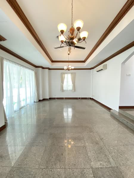 Gentle Villas, Gentle Drive, 5 Bedrooms, 2,900 sqft, Semi-Detached House For Sale, by Sally Ong, 500231416 - Living Room - PropertyGuru.com.sg