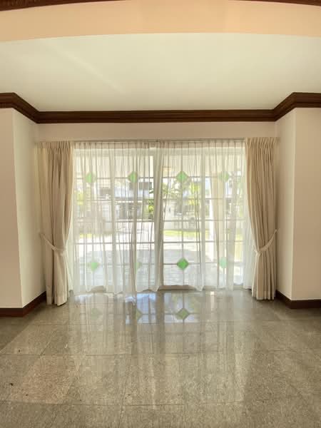 Gentle Villas, Gentle Drive, 5 Bedrooms, 2,900 sqft, Semi-Detached House For Sale, by Sally Ong, 500231416 - Living Room - PropertyGuru.com.sg