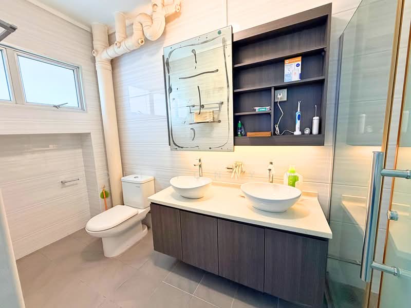 557 Choa Chu Kang North 6, 557 Choa Chu Kang North 6, 4 Bedrooms, 1,572 sqft, HDB Flat For Sale, by Clinton Yew, 500231423 - Master Bathroom - PropertyGuru.com.sg