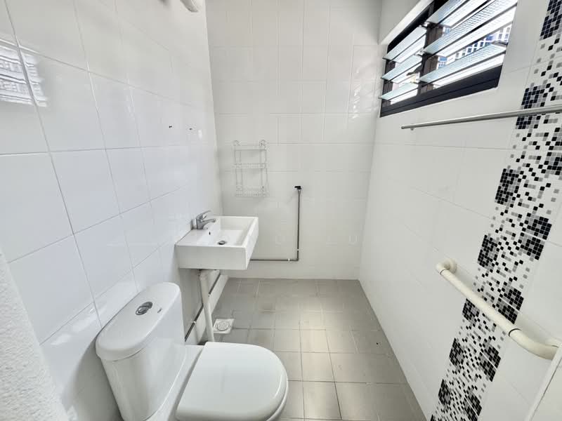53 Teban Gardens Road, 53 Teban Gardens Road, 3 Bedrooms, 893 sqft, HDB Flat For Sale, by Mario Ong Jun Zhi, 500231426 - Bathroom - PropertyGuru.com.sg