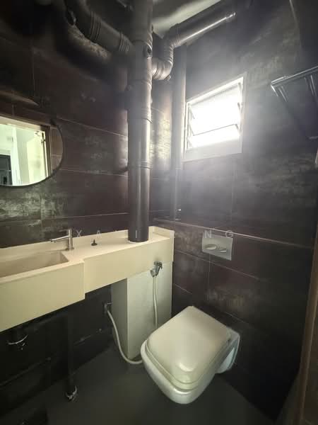 17 Cantonment Close, 17 Cantonment Close, 3 Bedrooms, 1,000 sqft, HDB Flat For Rent, by Xavier Ng, 500231441 - Bathroom - PropertyGuru.com.sg
