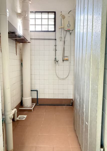 51 New Upper Changi Road, 51 New Upper Changi Road, 3 Bedrooms, 904 sqft, HDB Flat For Sale, by Jason Sern, 500231450 - Bathroom - PropertyGuru.com.sg