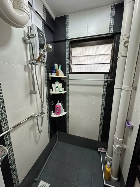 163 Lorong 1 Toa Payoh, 163 Lorong 1 Toa Payoh, 2 Bedrooms, 695 sqft, HDB Flat For Sale, by Susan Lai, 500231455 - Bathroom - PropertyGuru.com.sg