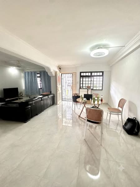 567 Hougang Street 51, 567 Hougang Street 51, 3 Bedrooms, 1,076 sqft, HDB Flat For Sale, by Ethan Tan, 500231460 - Living Room - PropertyGuru.com.sg
