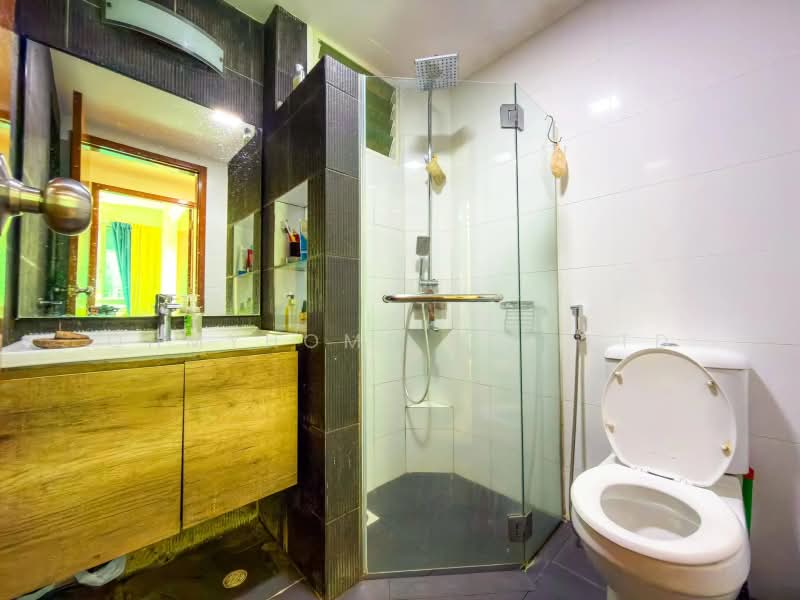 Park Green, 8 Rivervale Link, 3 Bedrooms, 1,184 sqft, Condominium For Sale, by DON SIDHU, 500231462 - Bathroom - PropertyGuru.com.sg