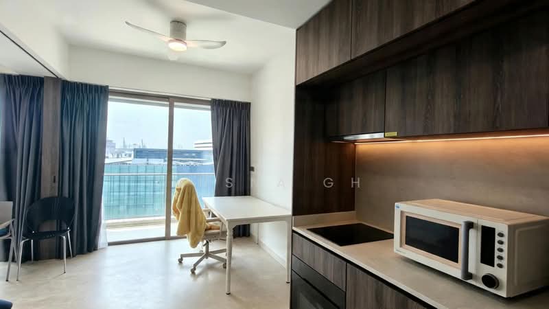 The Reef at King's Dock, 10 Harbourfront Avenue, 1 Bedroom, 484 sqft, Condominium For Sale, by Husna Gh, 500231499 - Dining and Living Area - PropertyGuru.com.sg