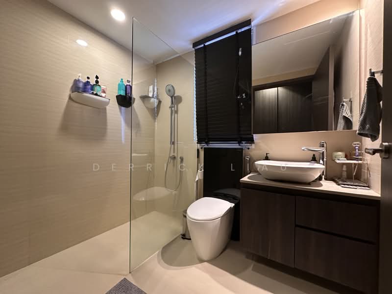 The Tampines Trilliant, 21 Tampines Central 7, 3 Bedrooms, 1,001 sqft, Executive Condominium For Sale, by Derrick Liau, 500231502 - Bathroom - PropertyGuru.com.sg
