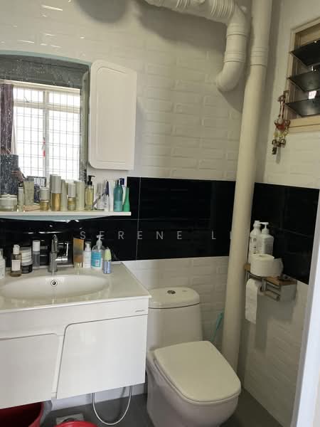 84B Lorong 2 Toa Payoh, 84B Lorong 2 Toa Payoh, Balestier / Toa Payoh, 4 Bedrooms, 1,312 sqft, HDB Flat For Sale, by Serene Li, 500231511 - Bathroom - PropertyGuru.com.sg