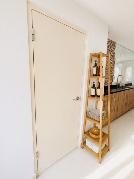 La Casa, 64 Woodlands Drive 16, 2 Bedrooms, 980 sqft, Condominium For Sale, by Sandy Lim 林莎莎, 500231521 - Back Yard / Housing Shelter (Store) - PropertyGuru.com.sg