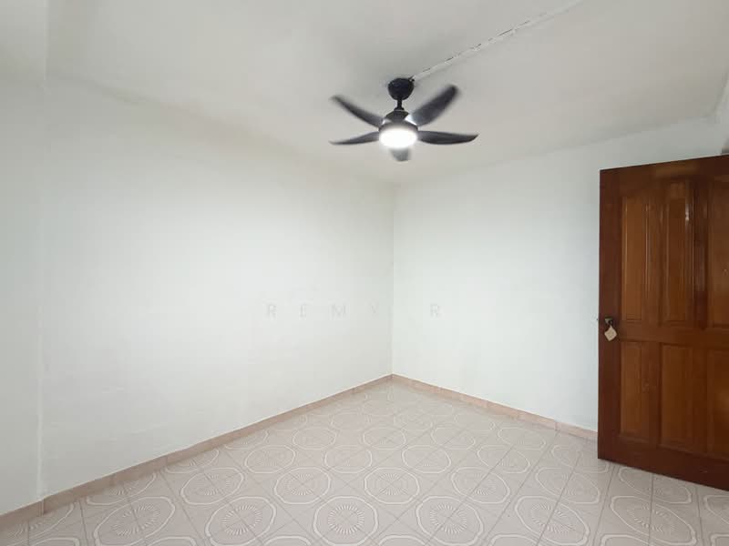 501 Bedok North Street 3, 501 Bedok North Street 3, 2 Bedrooms, 635 sqft, HDB Flat For Sale, by Remy R, 500231522 - Bedroom 1 - PropertyGuru.com.sg