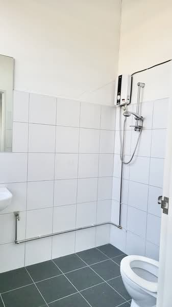 Harvest @ Woodlands, Sembawang / Yishun, 1,066 sqft, Factory / Workshop (B2) For Rent, by Carmen Ho, 500231526 - Bathroom - CommercialGuru.com.sg