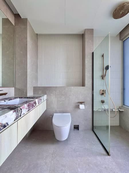 Suites @ Amber, 30 Amber Road, 2 Bedrooms, 947 sqft, Condominium For Rent, by Terence Tee (郑志翔), 500231531 - Master Bathroom - PropertyGuru.com.sg